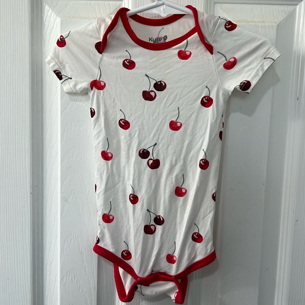 Kyte Baby Cherry print onesie 🍒